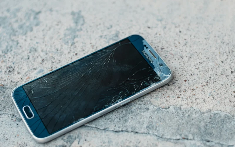 Gebarsten telefoonscherm - smartphone reparatie Tilburg